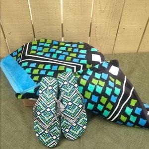 VB NWT Towel w/matching flip flops in M size.